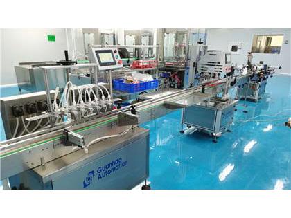 灌裝機，旋蓋機，貼標機，生產(chǎn)車(chē)間安裝完成